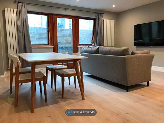 4 Bedroom Flat To Rent In St Mary Graces Court, London, E1