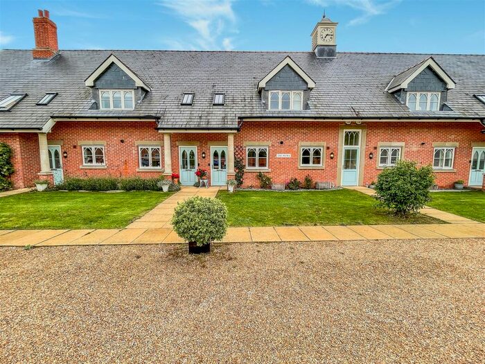 2 Bedroom Flat To Rent In , The Mews New Court Gardens, Retford, DN22