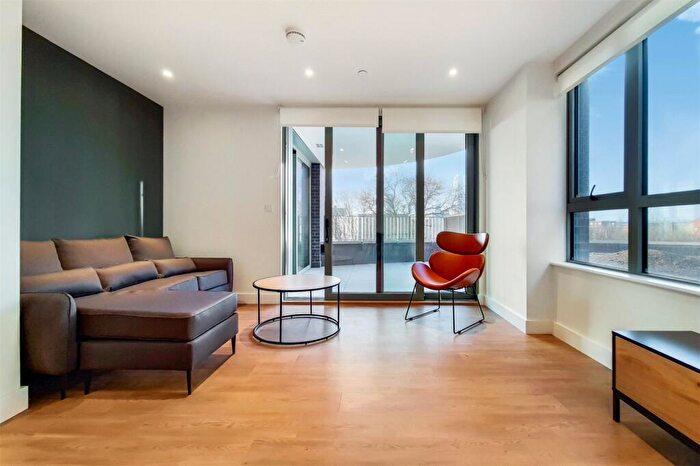 2 Bedroom Apartment To Rent In Green Street, London, NW10