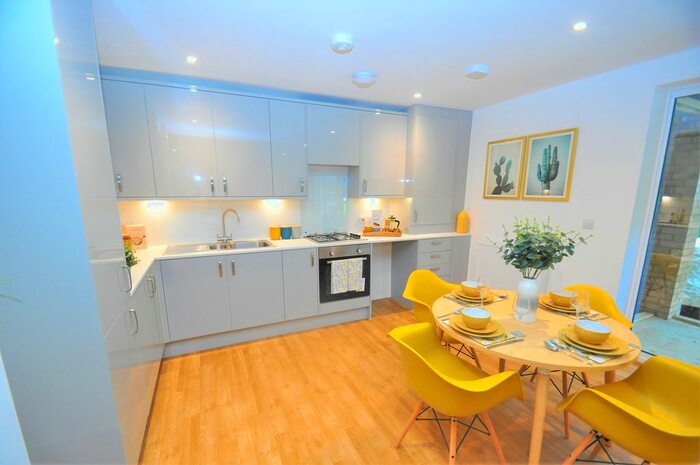 2 Bedroom Flat To Rent In Victoria Crescent, Ashford, TN23