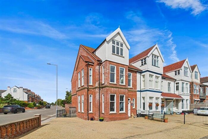 4 Bedroom End Of Terrace House For Sale In Lyndhurst Road, Lowestoft, NR32