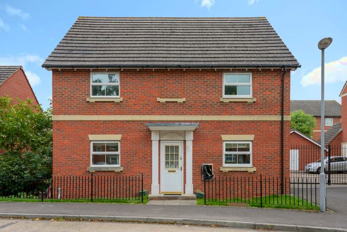 2 Bedroom Maisonette To Rent In Juniper Drive, Weston Turville, HP22