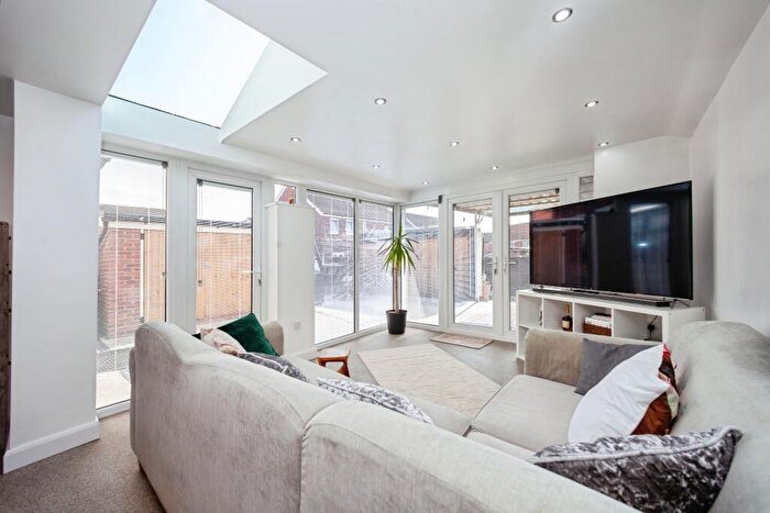 3 Bedroom Semi-Detached House For Sale In Valley Drive, Grimethorpe, Barnsley, S72