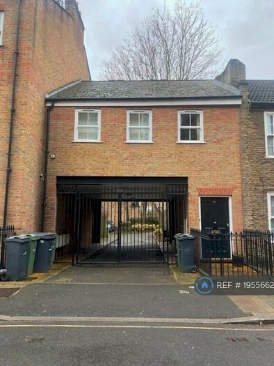 2 Bedroom Maisonette To Rent In Walnut Tree Walk, London, SE11
