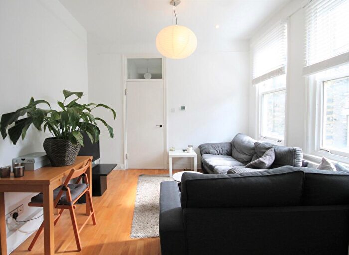 3 Bedroom Flat To Rent In Cathcart Hill, Dartmouth Park Hill, N19