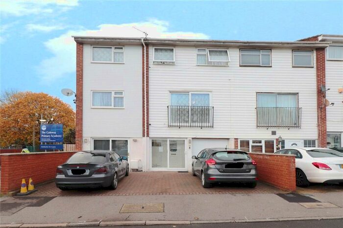 8 Bedroom End Of Terrace House To Rent In Milestone Road, Dartford, DA2