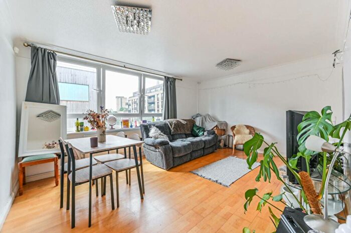 3 Bedroom Flat To Rent In Parkham Street, Battersea, London, SW11
