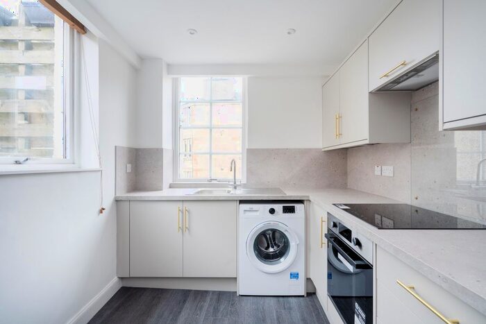 3 Bedroom Flat To Rent In Caledonian Crescent, Edinburgh, EH11