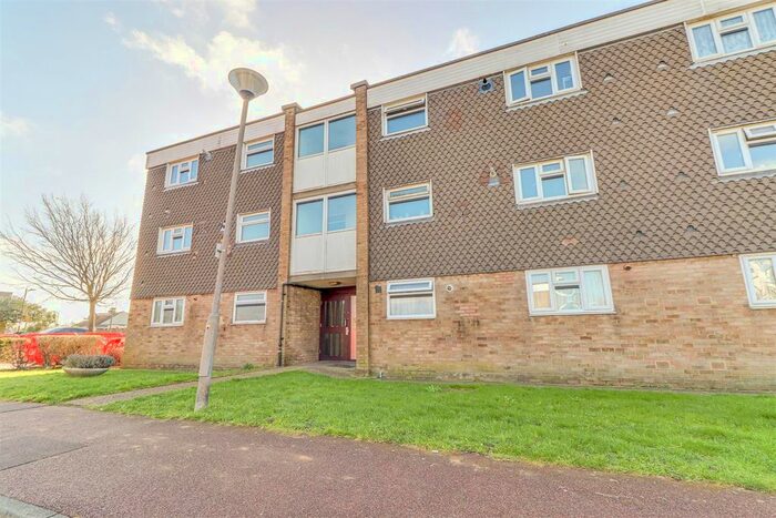 1 Bedroom Flat For Sale In Lakenham House, Manners Way, Southend-On-Sea, SS2
