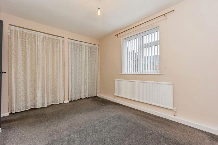 2 Bedroom Flat To Rent In Ashton Lane, Sale, M33