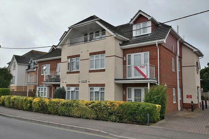 2 Bedroom Flat To Rent In Whitefield Road, New Milton, Hampshire., BH25