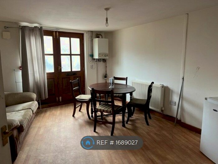 2 Bedroom Flat To Rent In Spout Lane, Coleford, GL16