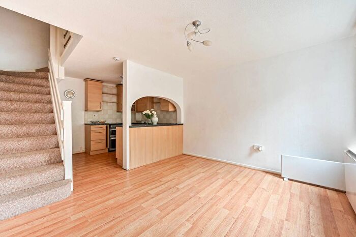 1 Bedroom Property To Rent In Waverley Court, Woking, GU22