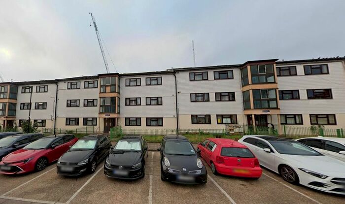 3 Bedroom Flat To Rent In Hamilton Close, London, N17