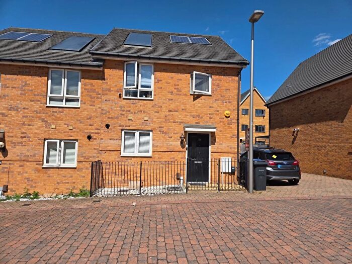 3 Bedroom Semi-Detached House For Sale In Barnmead Meadow, Grays, RM16