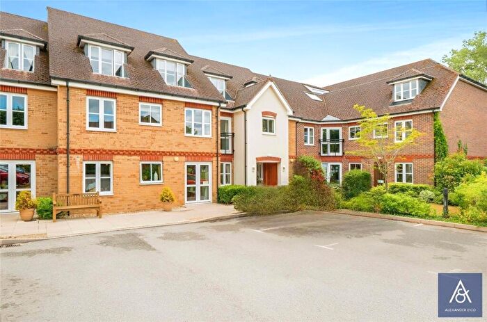 2 Bedroom Apartment For Sale In Buckingham Road, Brackley, Northamptonshire, NN13