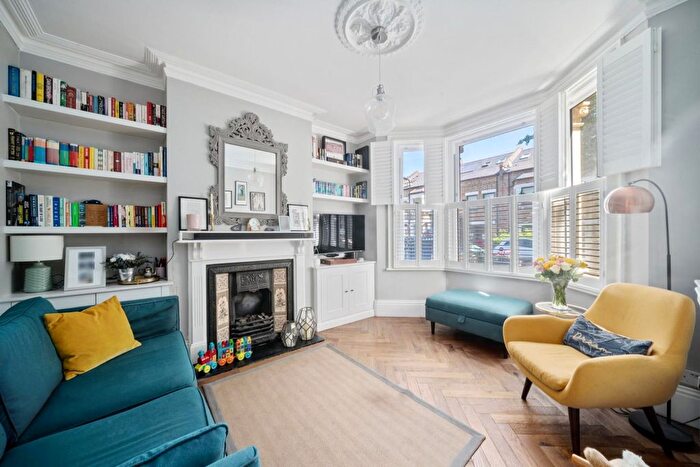 2 Bedroom Flat For Sale In Beaumont Road, Chiswick, London, W4