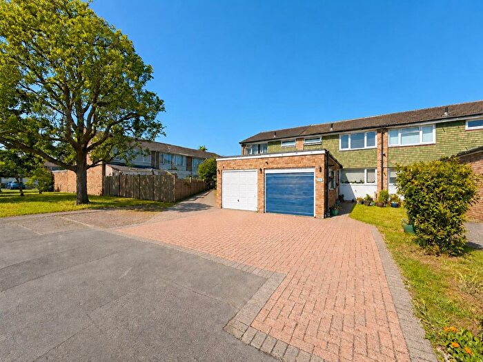 3 Bedroom Terraced House For Sale In Hetherington Road, Shepperton, TW17