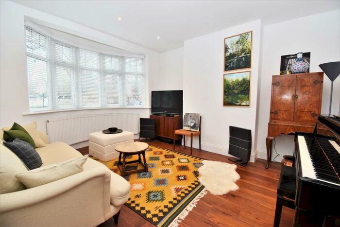 3 Bedroom End Of Terrace House To Rent In Baring Road London, SE12