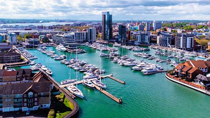 1 Bedroom Apartment For Sale In Back Of The Walls, Southampton, SO14