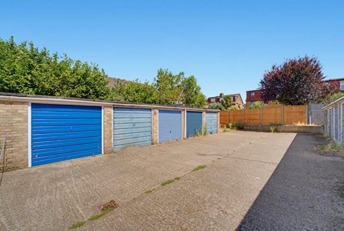Garage / Parking To Rent In Glencairn Drive, London, W5