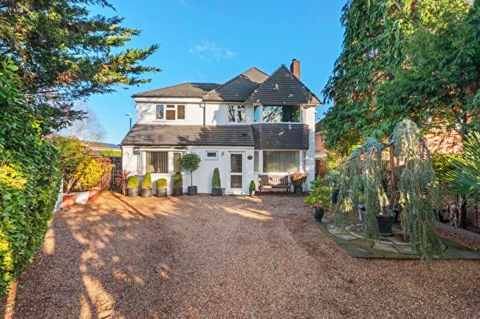 4 Bedroom Detached House For Sale In Holtspur Top Lane, Beaconsfield, HP9
