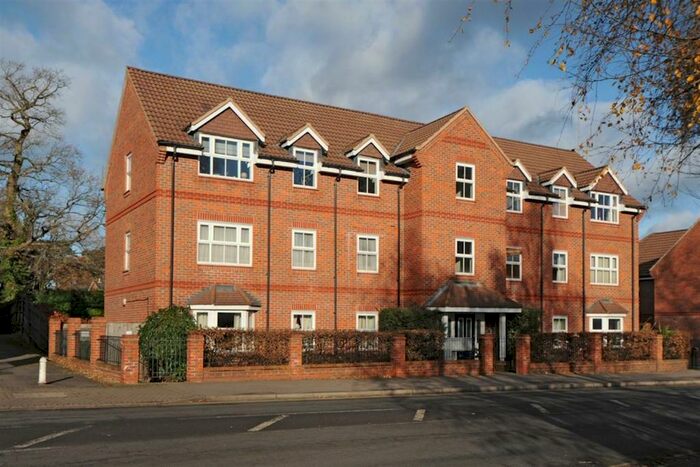 2 Bedroom Apartment To Rent In Talavera Close, Crowthorne, RG45