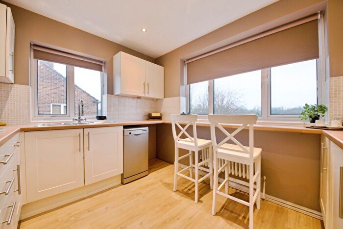 2 Bedroom Maisonette To Rent In Byland Close, Winchmore Hill, N21