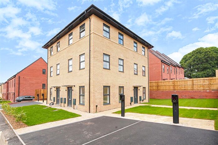 2 Bedroom Town House To Rent In Iris Crescent, Seacroft, LS14