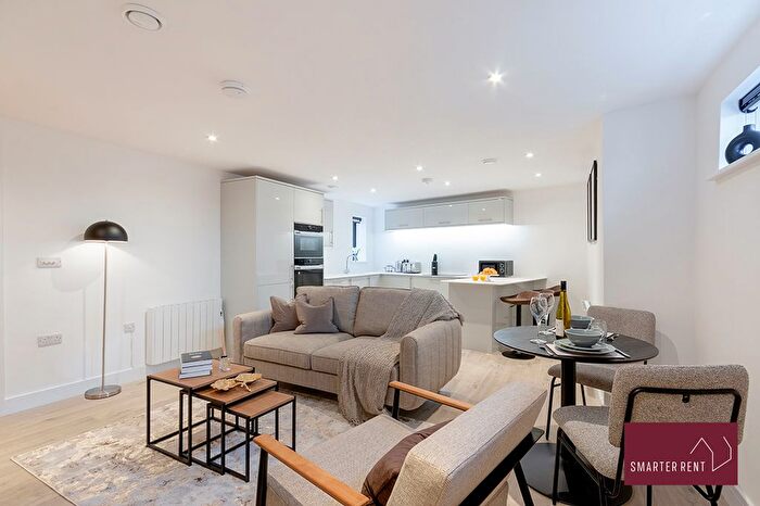 2 Bedroom Flat To Rent In Easthampstead Road, Wokingham, RG40