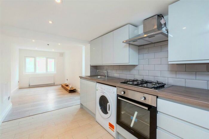 4 Bedroom Apartment To Rent In Chatsworth Road, London, E5
