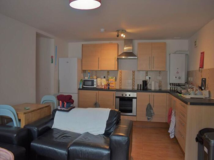 5 Bedroom House To Rent In Violet Row, CF24