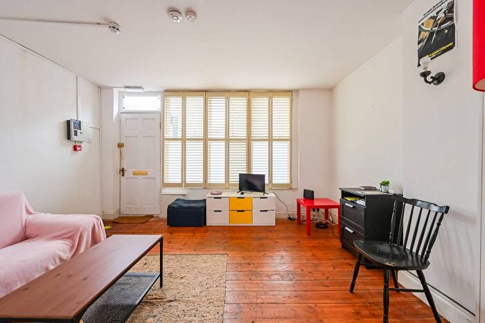 4 Bedroom Property To Rent In Coborn Road, Bow, London, E3