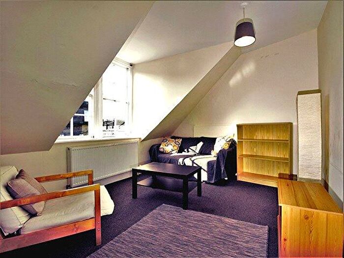 2 Bedroom Property To Rent In Broughton Street, Edinburgh, EH1