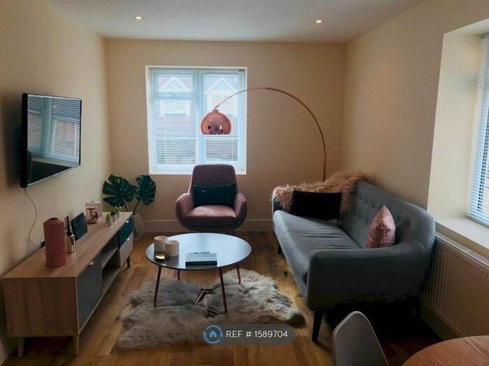 1 Bedroom Flat To Rent In Cobham, Cobham, KT11