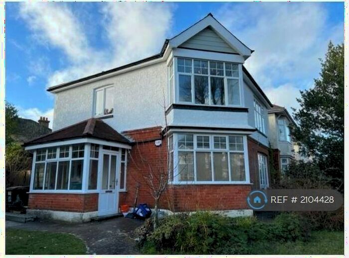 2 Bedroom Flat To Rent In Charminster Avenue, Bournemouth, BH9