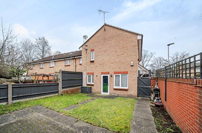 2 Bedroom Semi-Detached House For Sale In Grantham Road, London, E12
