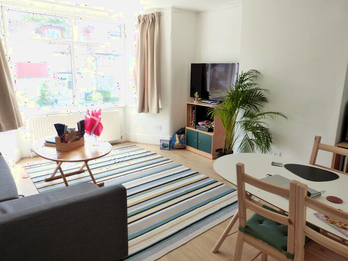 3 Bedroom Flat To Rent In Middleton Road, London, NW11