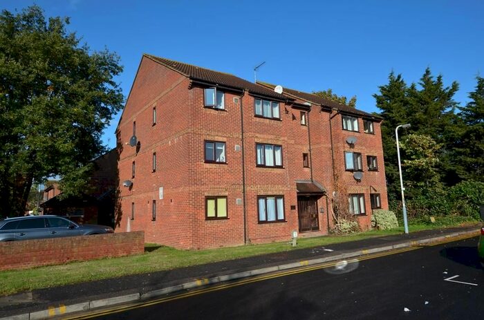 Studio To Rent In Boltons Lane, Harlington, UB3