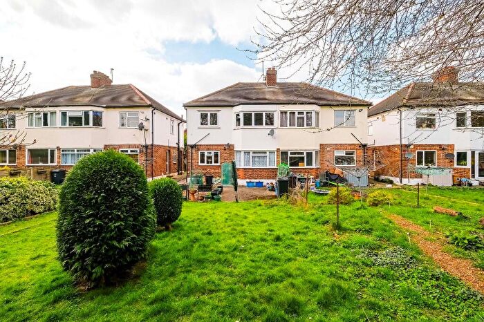 1 Bedroom Maisonette For Sale In Onslow Gardens, E18