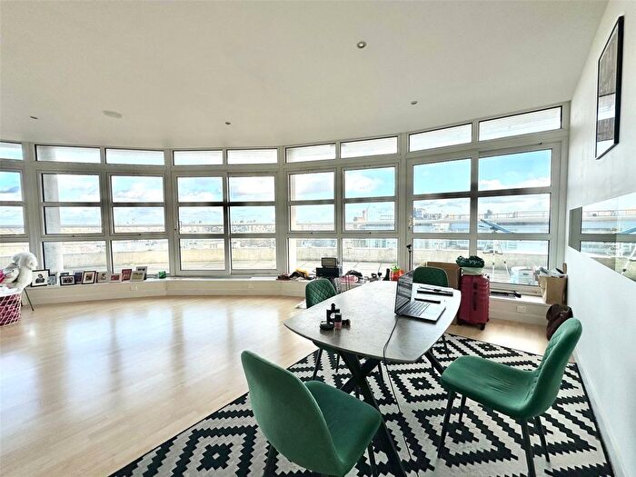 2 Bedroom Flat To Rent In Upper Richmond Road, London, SW15