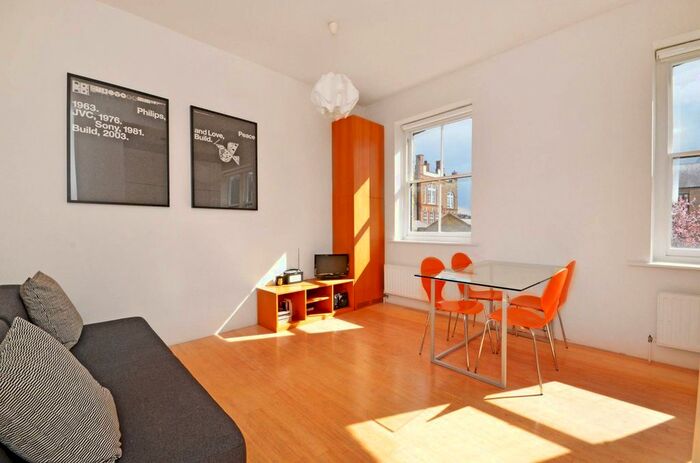 1 Bedroom Flat To Rent In Hackney Road, Bethnal Green, London, E2