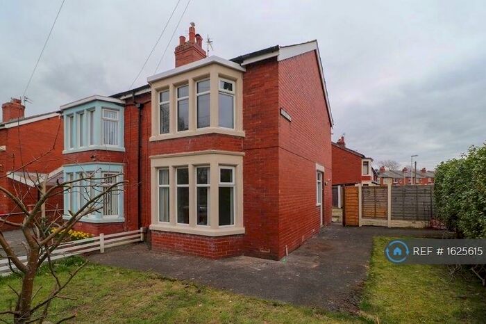 2 Bedroom Semi-Detached House To Rent In Heathway Avenue, Blackpool, FY3