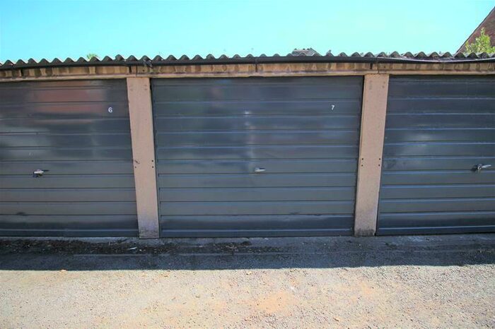 Garage / Parking To Rent In Bushmead Ave, Bedford, MK40