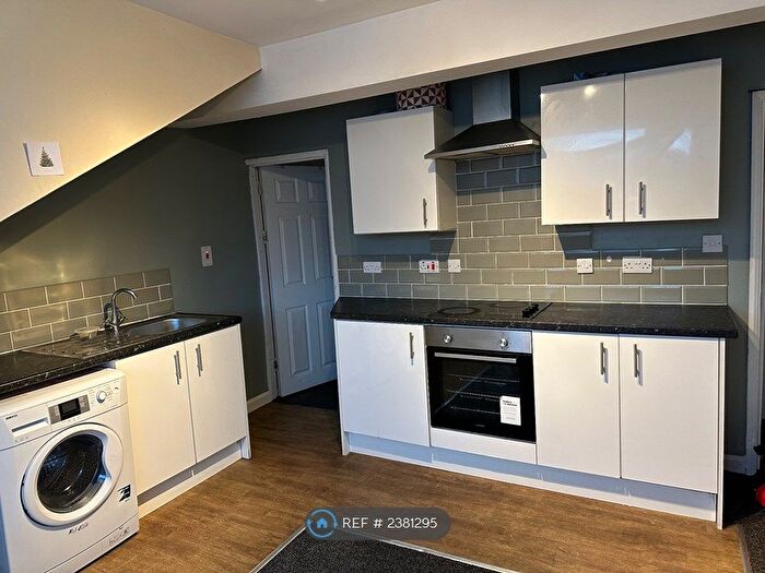 1 Bedroom Flat To Rent In Bexley View, Leeds, LS8