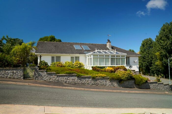 3 Bedroom Detached Bungalow For Sale In Maes Y Meillion, Aberaeron, SA46