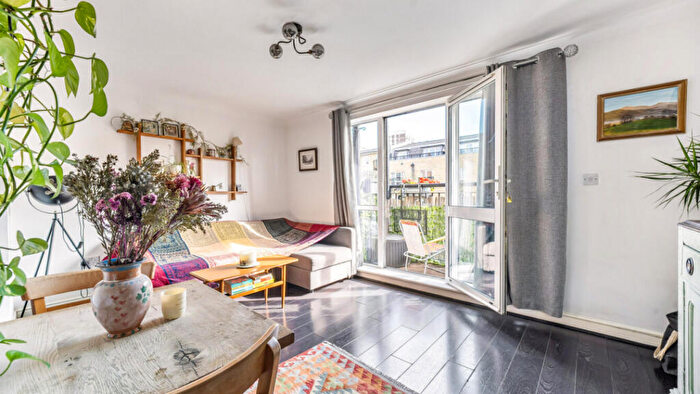 2 Bedroom Flat For Sale In Tramway Court, Candle Street, Stepney, E1