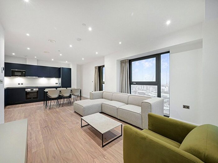 3 Bedroom Flat To Rent In Uncle Acton, Victoria Road, W3