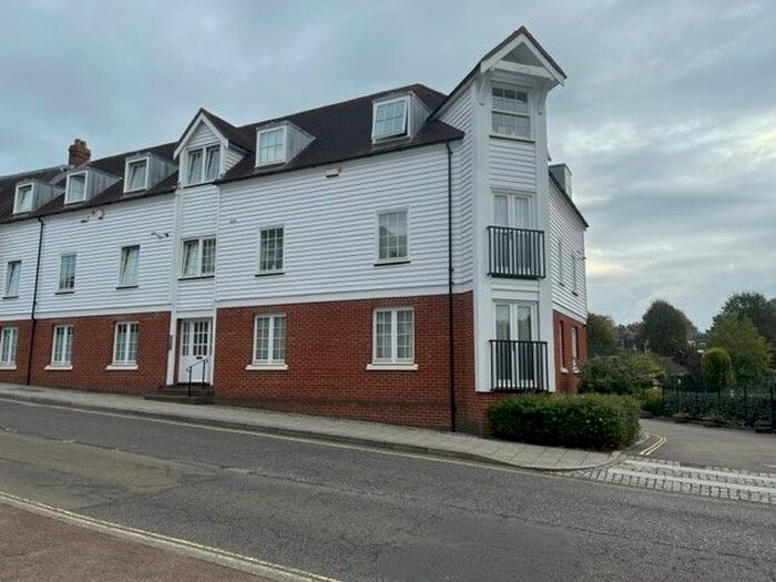3 Bedroom Flat To Rent In Station Road West, Canterbury, CT2
