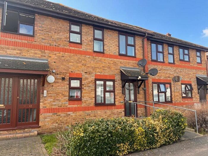 2 Bedroom Flat To Rent In Graylands Rosebery Rd, Grays, London, RM17